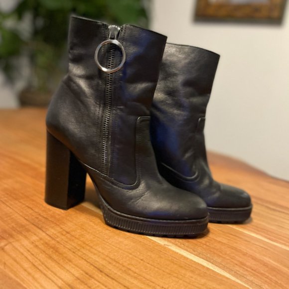 Heeled 100% Leather Boots, Side Zipper with Hoop Detail, Black, Size 8 - Picture 3 of 8